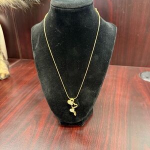 Avon Rhinestone accented stacked hearts Pendant Necklace Goldtone NIB vintage